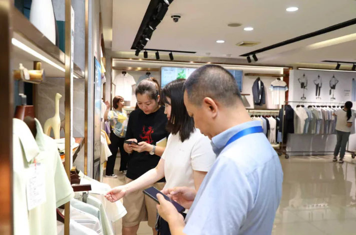 浪登服装展厅与批发业务展示